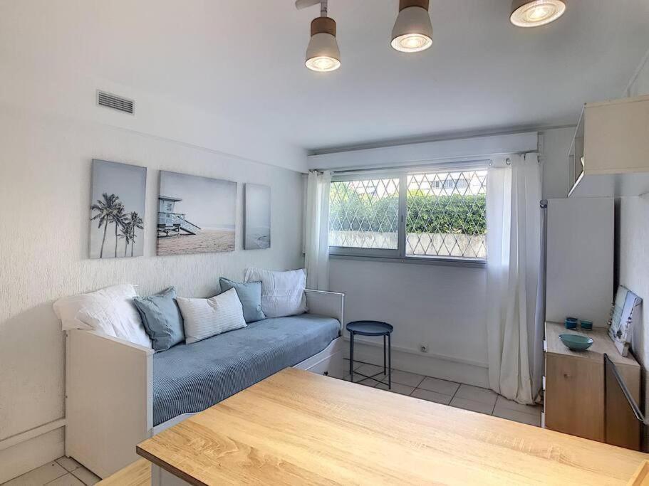 Golfe Juan Studio Dans Residence Avec Piscine วาลูริส ภายนอก รูปภาพ