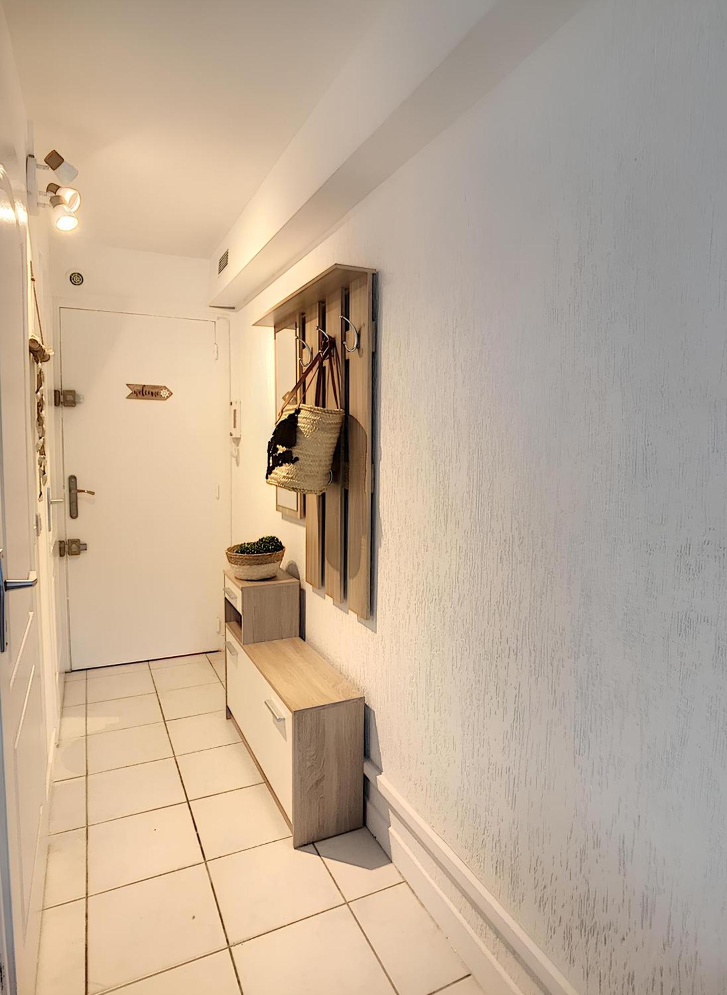 Golfe Juan Studio Dans Residence Avec Piscine วาลูริส ภายนอก รูปภาพ